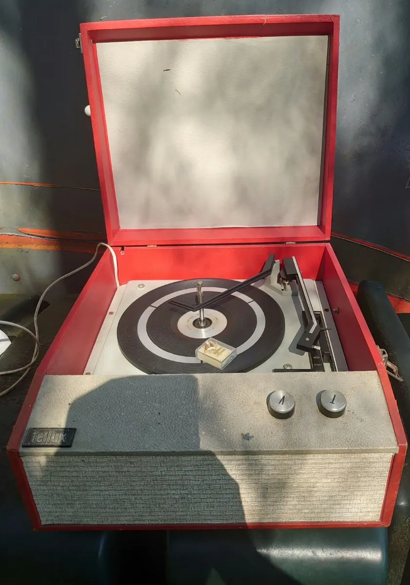 VINTAGE RED "TELLUX" RECORD PLAYER - Image 1