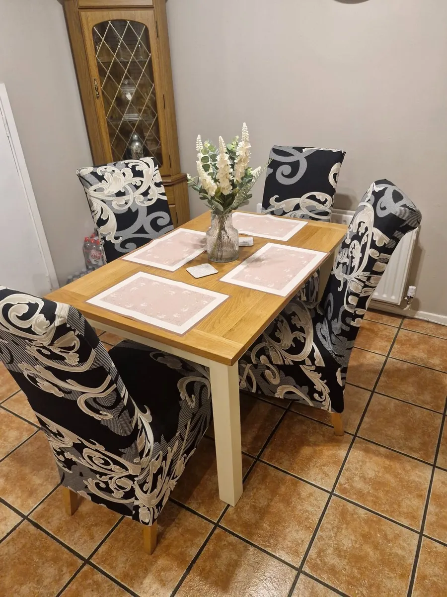 Kitchen table and 4 chairs - Image 1