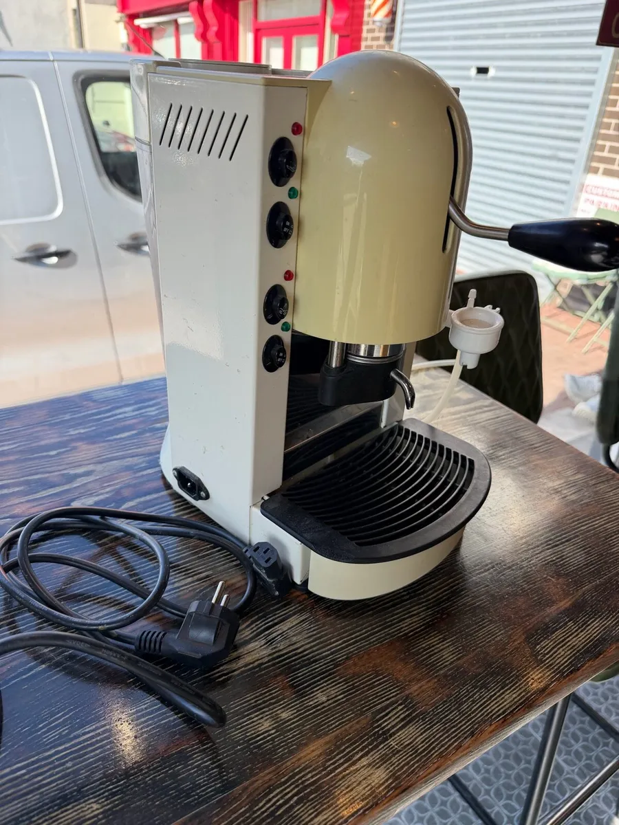 Lolita CV Italian Pod Coffee Machine  1400W - Image 1