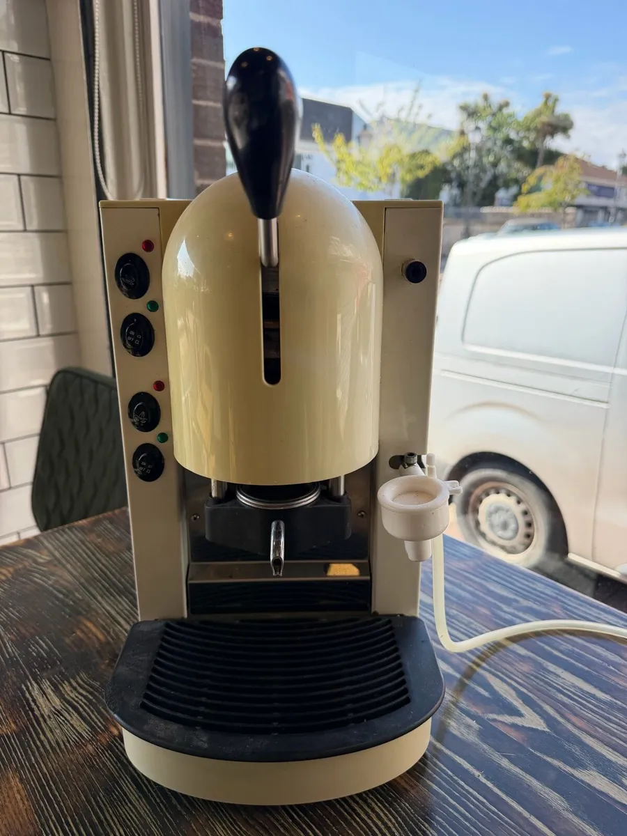 Lolita CV Italian Pod Coffee Machine  1400W - Image 3