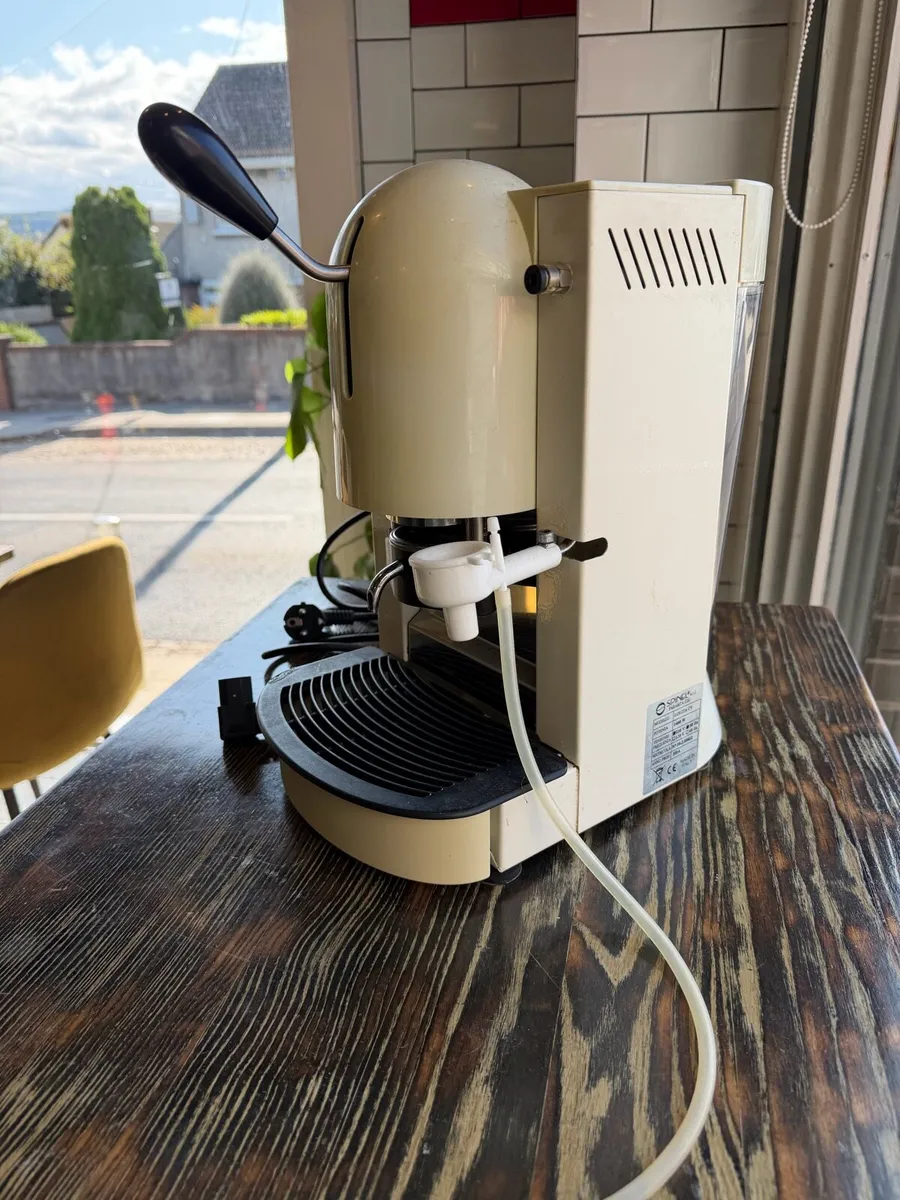 Lolita CV Italian Pod Coffee Machine  1400W - Image 4