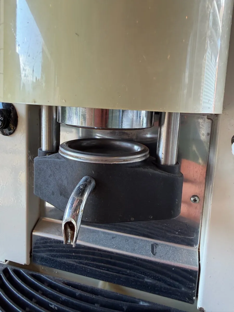 Lolita CV Italian Pod Coffee Machine  1400W - Image 2