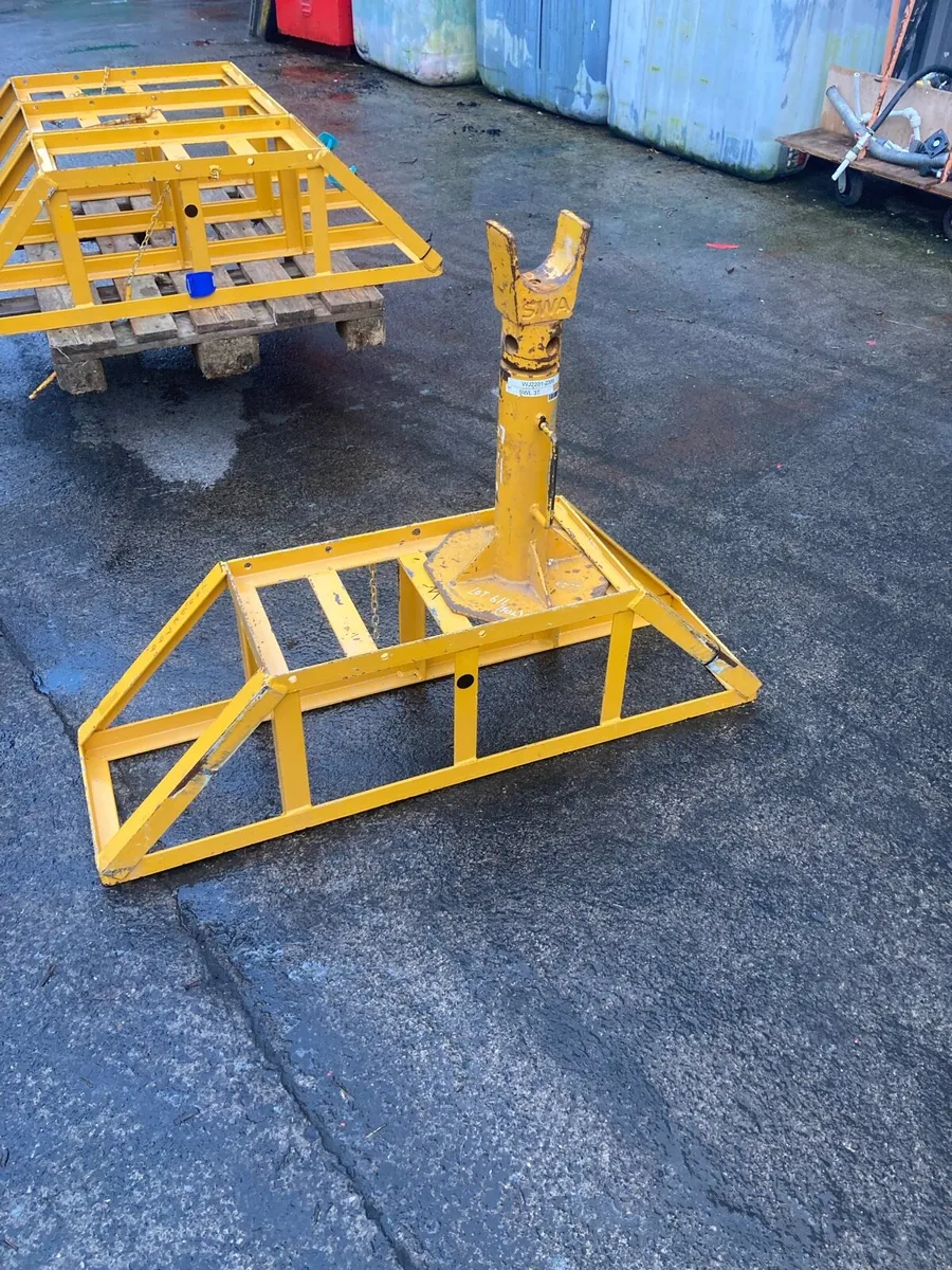 Cable Jacks Plinths for sale - Image 2