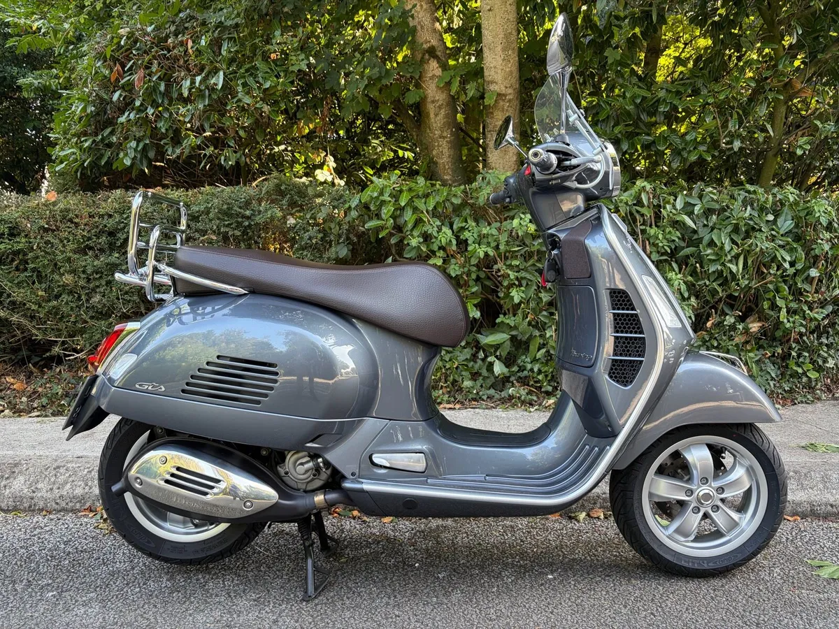 VESPA GTS300 TOURING - Image 2