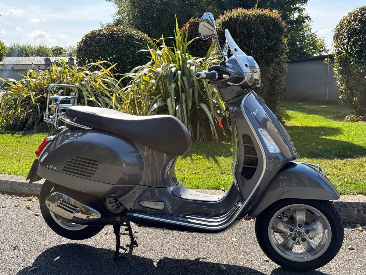 VESPA GTS300 TOURING - Image 1