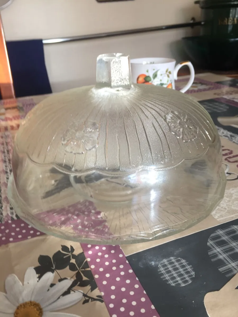 Glass cake stand with floral designe - Image 2