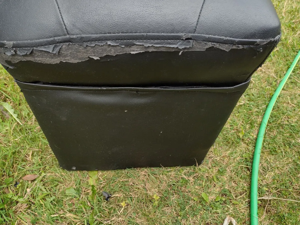 Black padded faux leather cube stool - Image 4