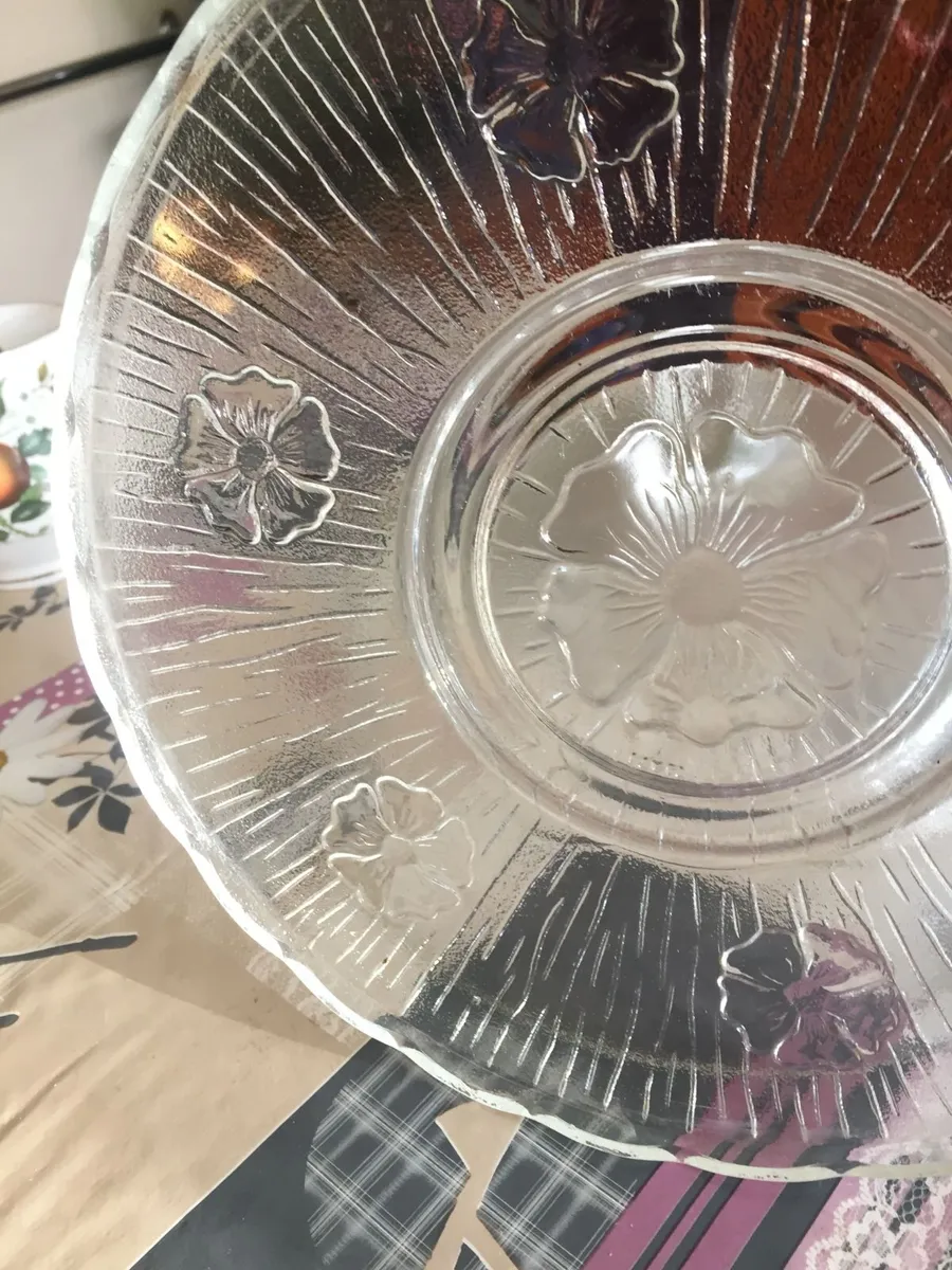 Glass cake stand with floral designe - Image 3