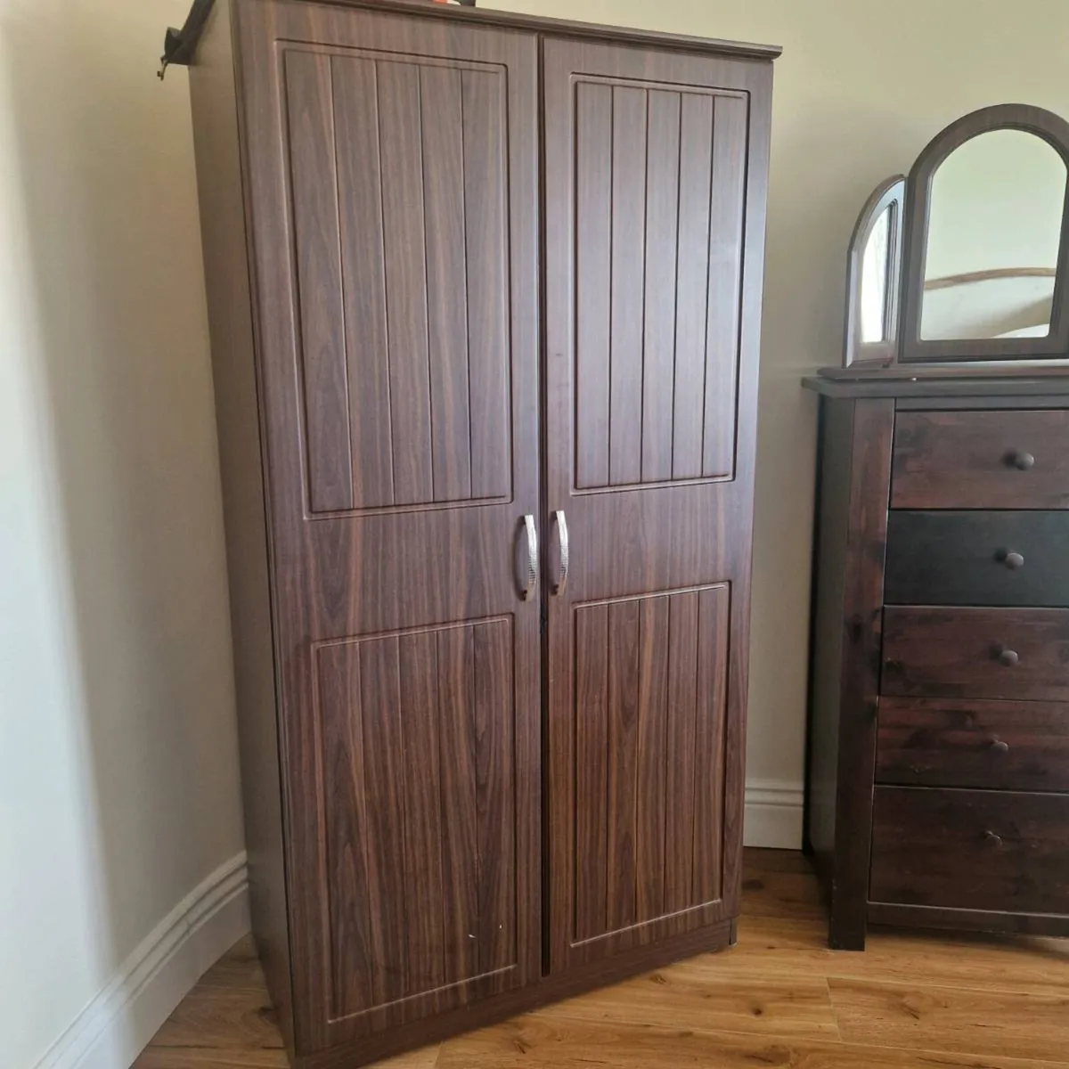 Bedroom set - Image 1
