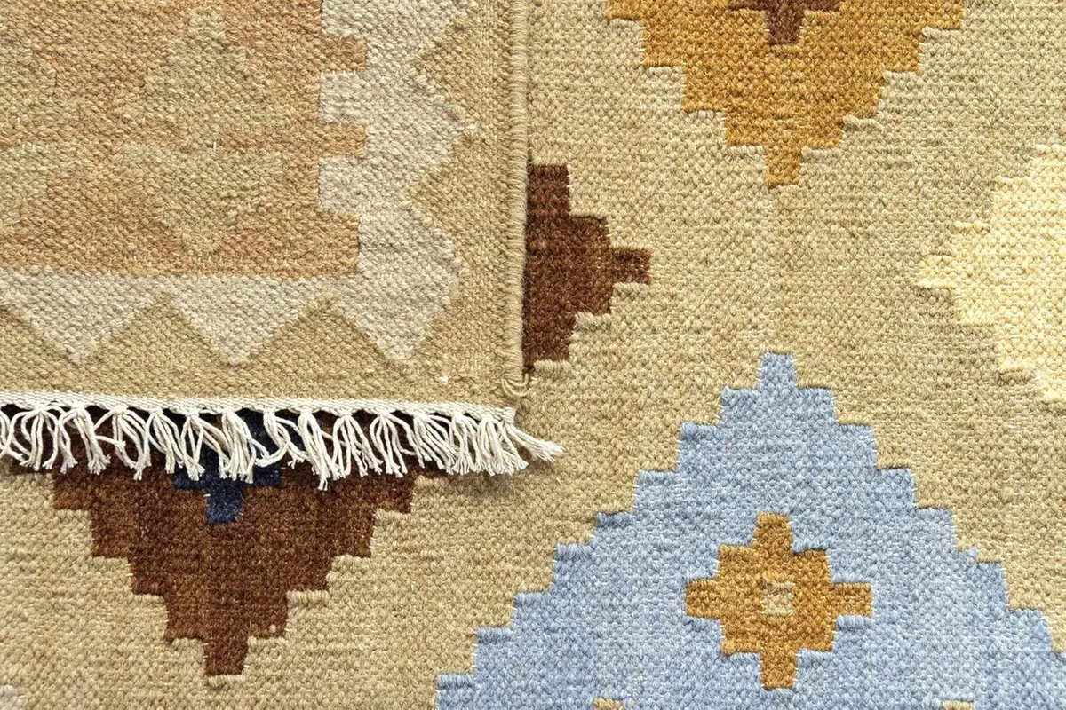 Kilim Lori Rug with Modern Design 100 - Image 4