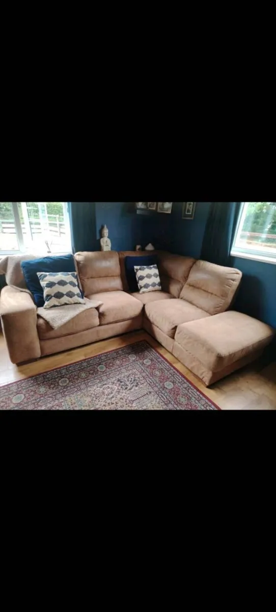 L shaped couch - Image 1
