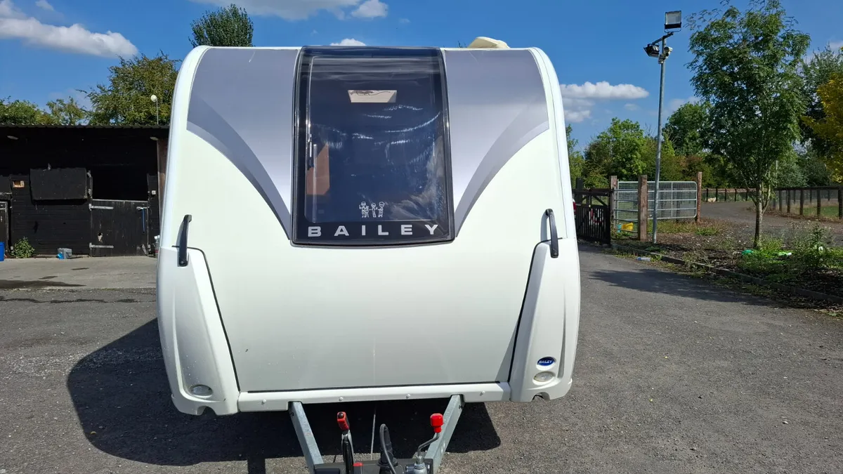 Bailey Discovery D4-4 Caravan - Image 3