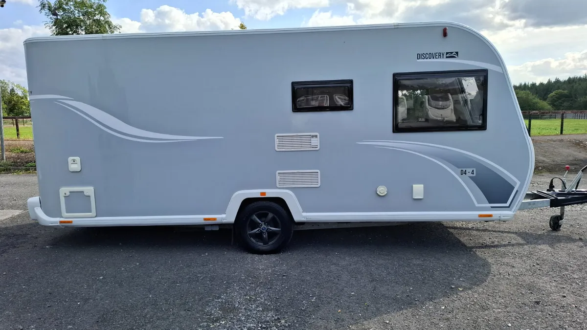 Bailey Discovery D4-4 Caravan - Image 4