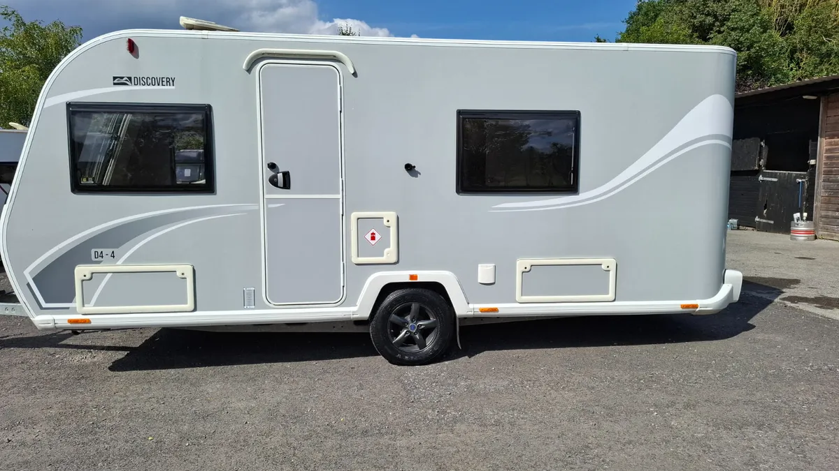 Bailey Discovery D4-4 Caravan - Image 2