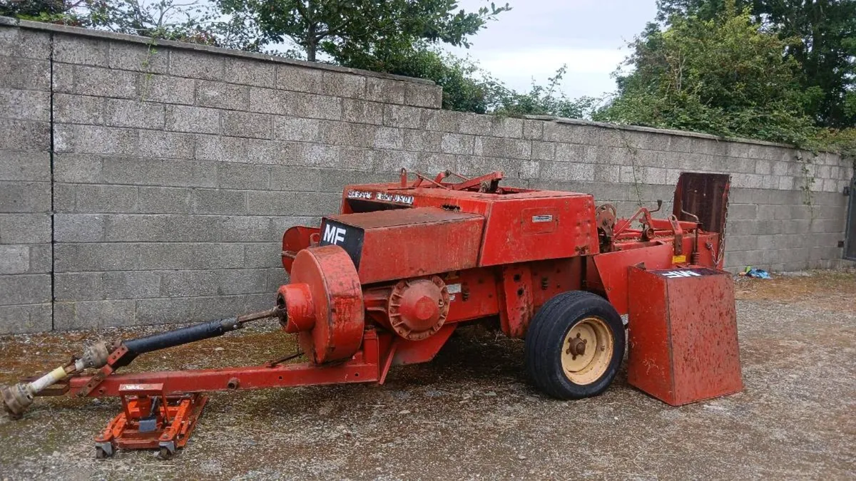 Mf 124 baler one owner - Image 3