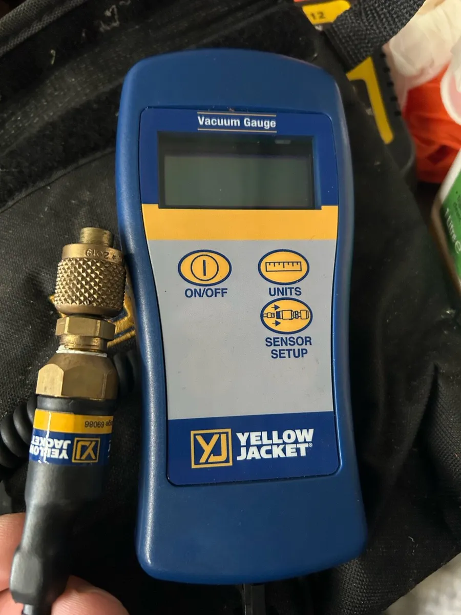 Yellow jacket digital vacuum gauge