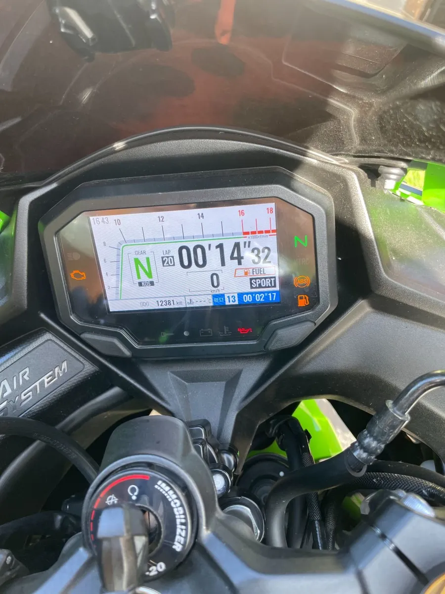 2024 Kawasaki Ninja ZX-4RR - Image 2
