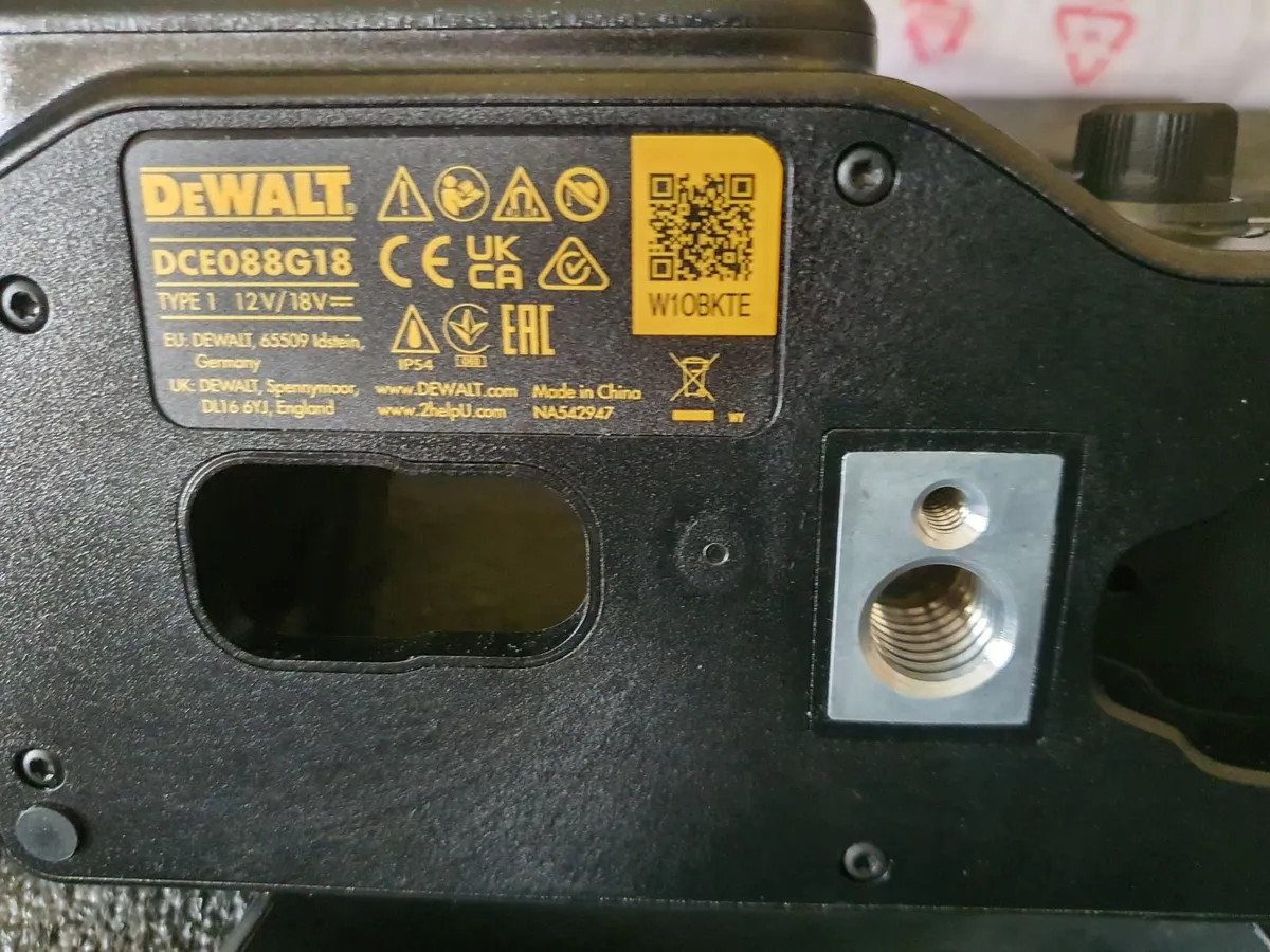 DeWalt XR Cross Line Green Beam Laser - Image 3