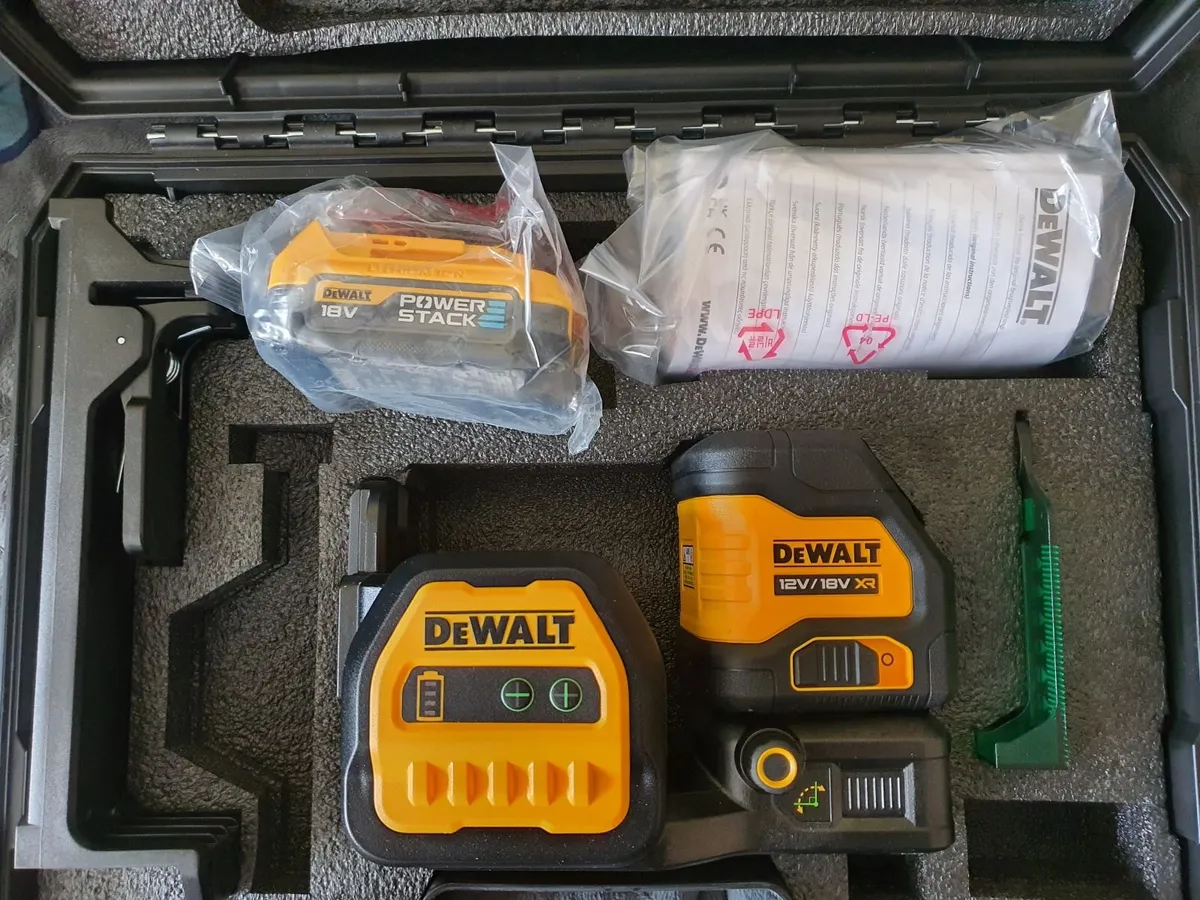 DeWalt XR Cross Line Green Beam Laser - Image 4