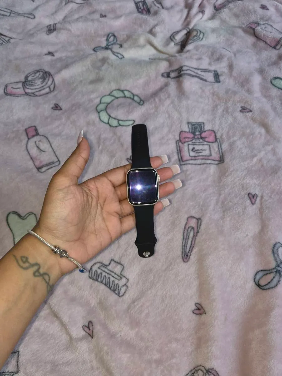 Apple watch - Image 4