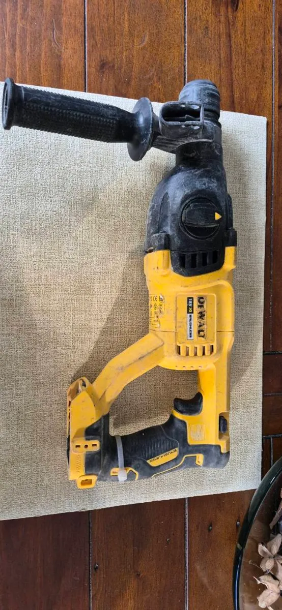 Dewalt DCH033 SDS Plus Drill - Image 2