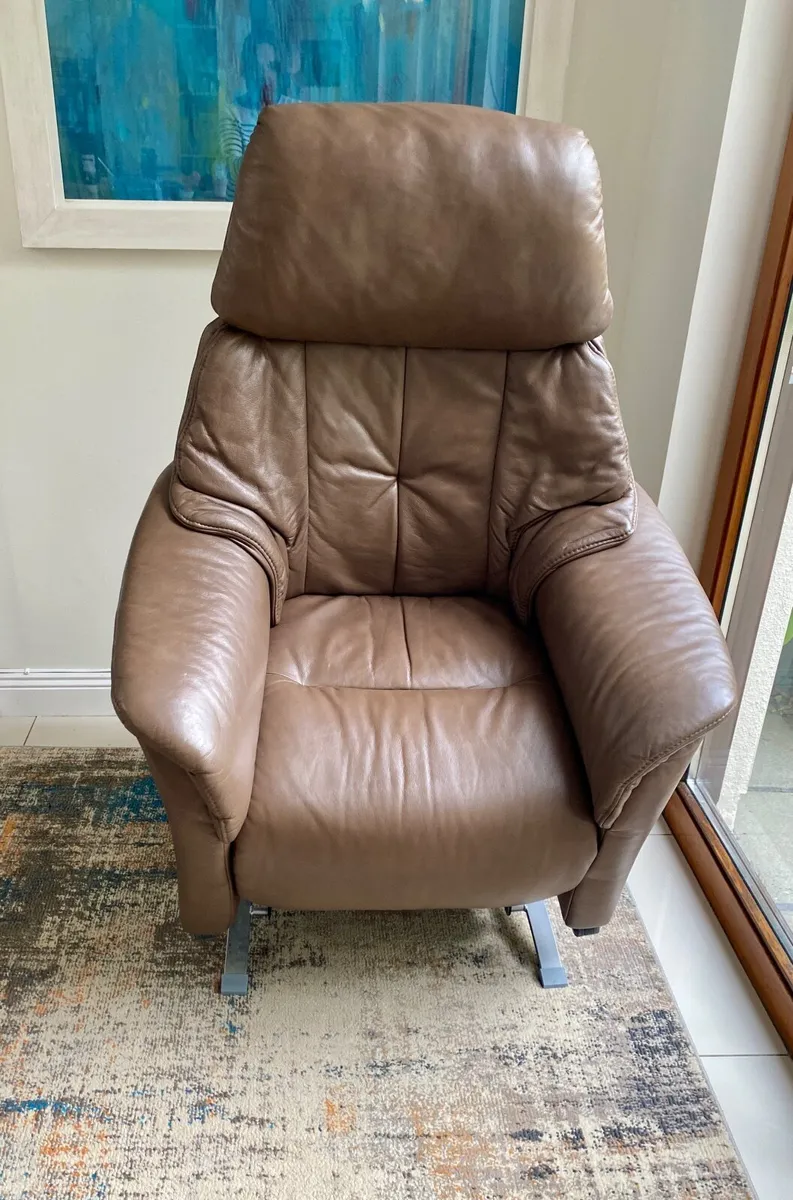 Himolla Chester 4247 Leather Lift & Rise Recliner - Image 2