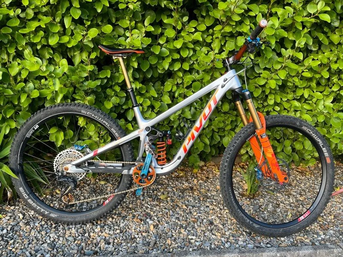 Pivot Firebird 2024 - Image 1