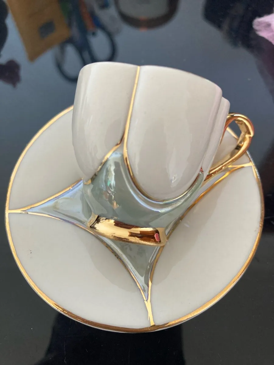 Gold painted miniature cups & saucer prs - Image 3