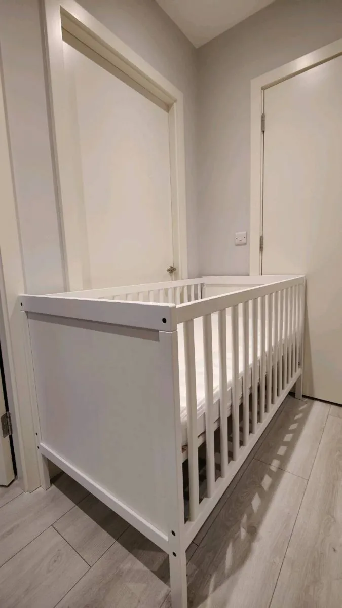 Baby cot and mattress - Image 2