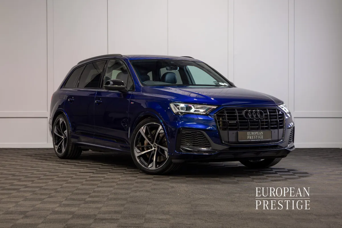232 Audi Q7 55TFSIe S-Line Black Edition 5 Seat N1 - Image 1