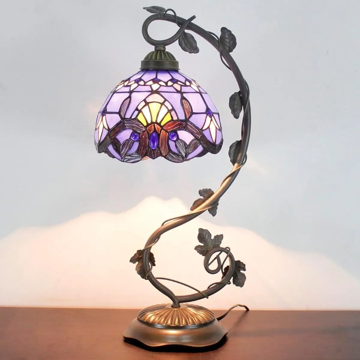 Tiffany Table Lamp Baroque Stained Glass Style - Image 3
