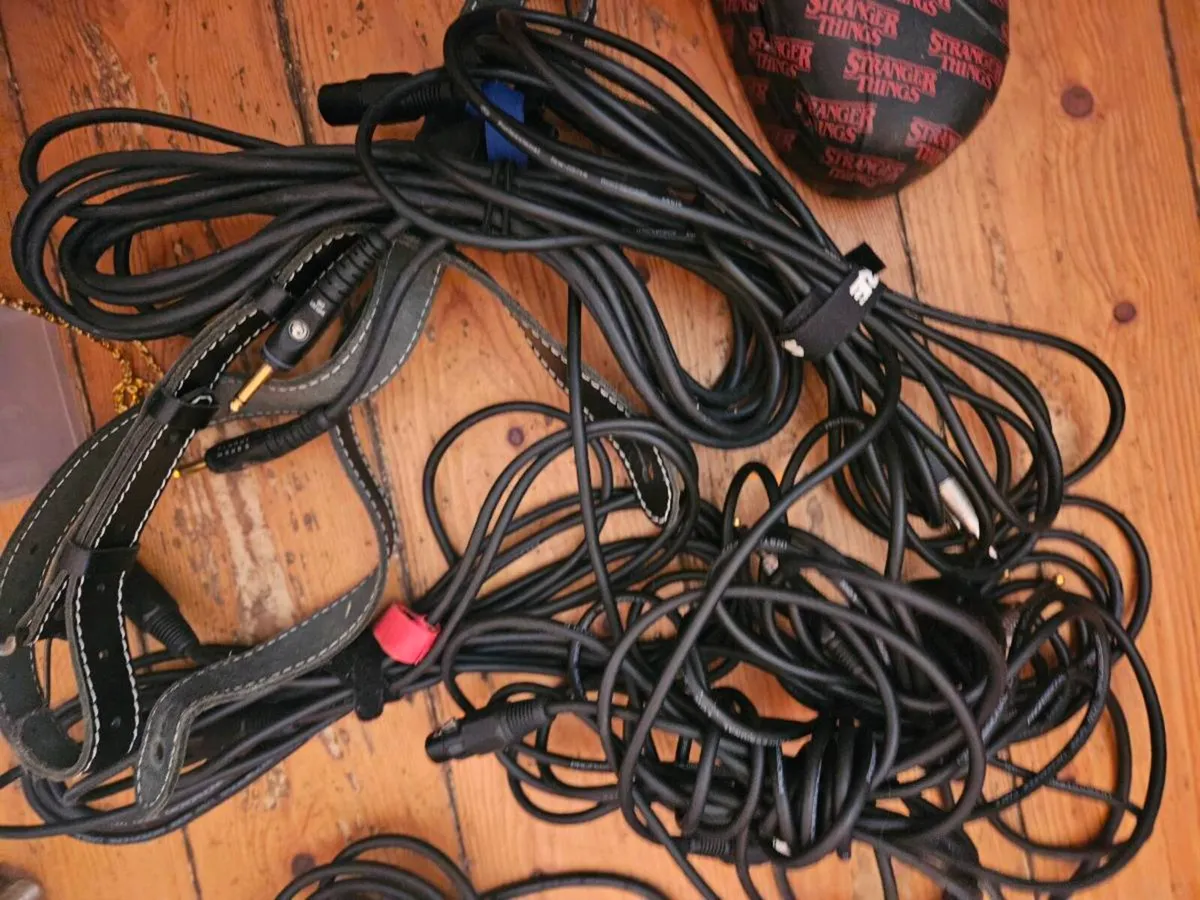 Large Bundle of Guitar Cables Strings plus accesso - Image 2