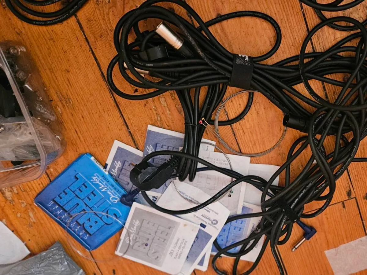 Large Bundle of Guitar Cables Strings plus accesso - Image 3