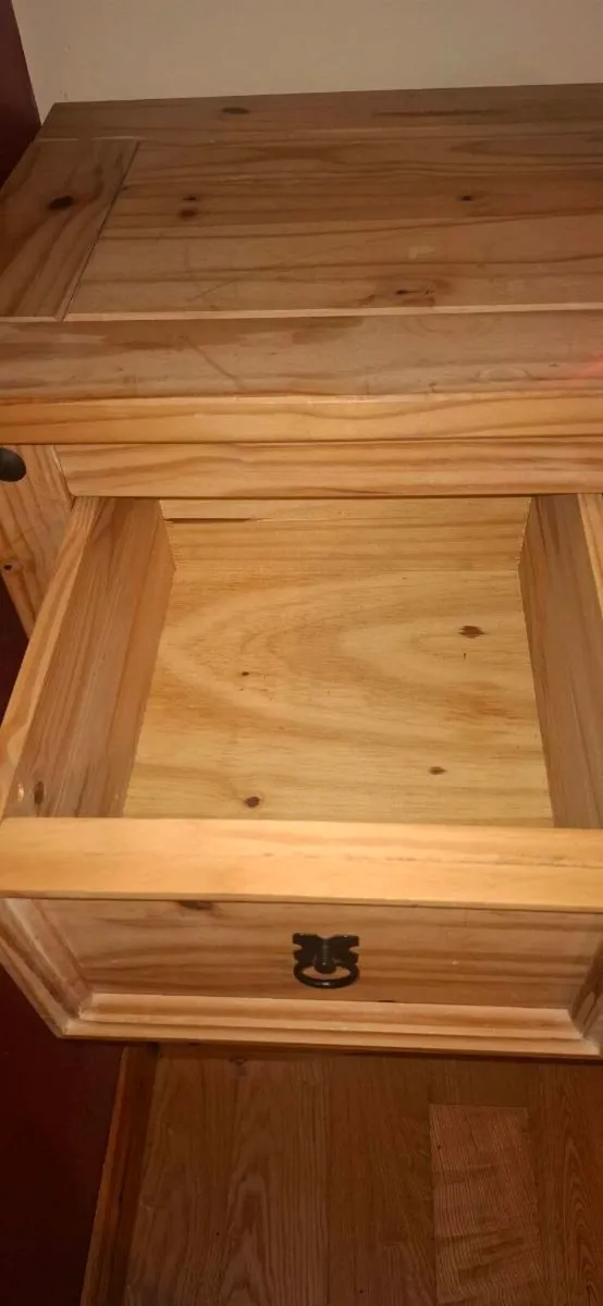 Mexcian pine chest of drawers - Image 4