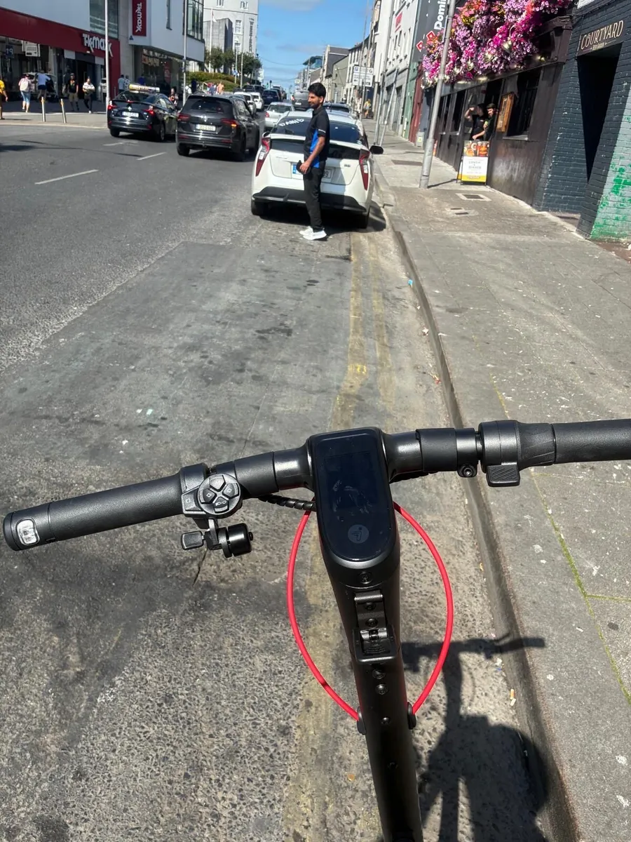 Segway Ninebot MAX G3 Unlocked – Only 800km - Image 2