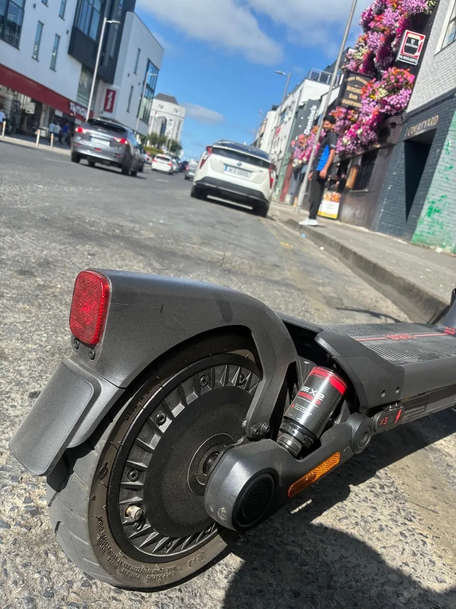 Segway Ninebot MAX G3 Unlocked – Only 800km - Image 3