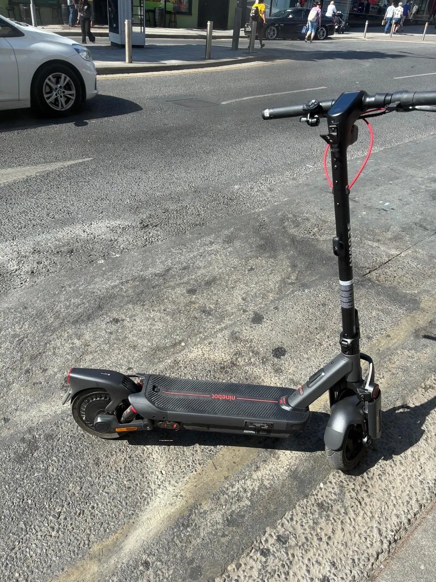 Segway Ninebot MAX G3 Unlocked – Only 800km - Image 1
