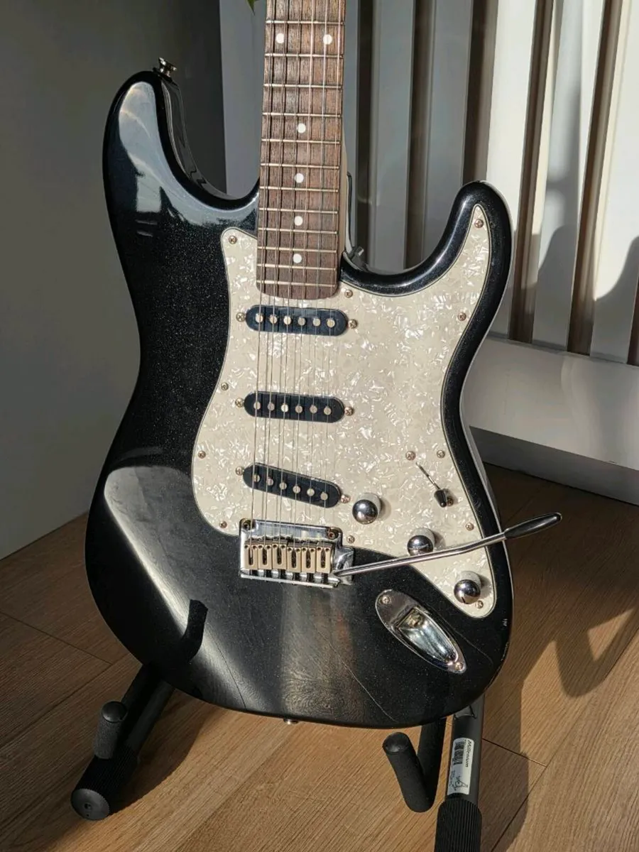 Squier Standard Series Stratocaster - Image 3