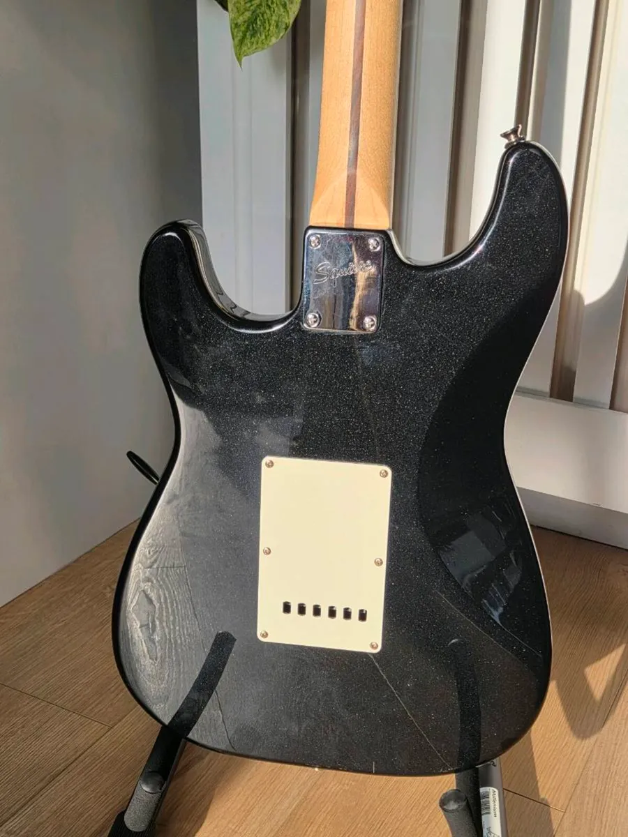 Squier Standard Series Stratocaster - Image 4