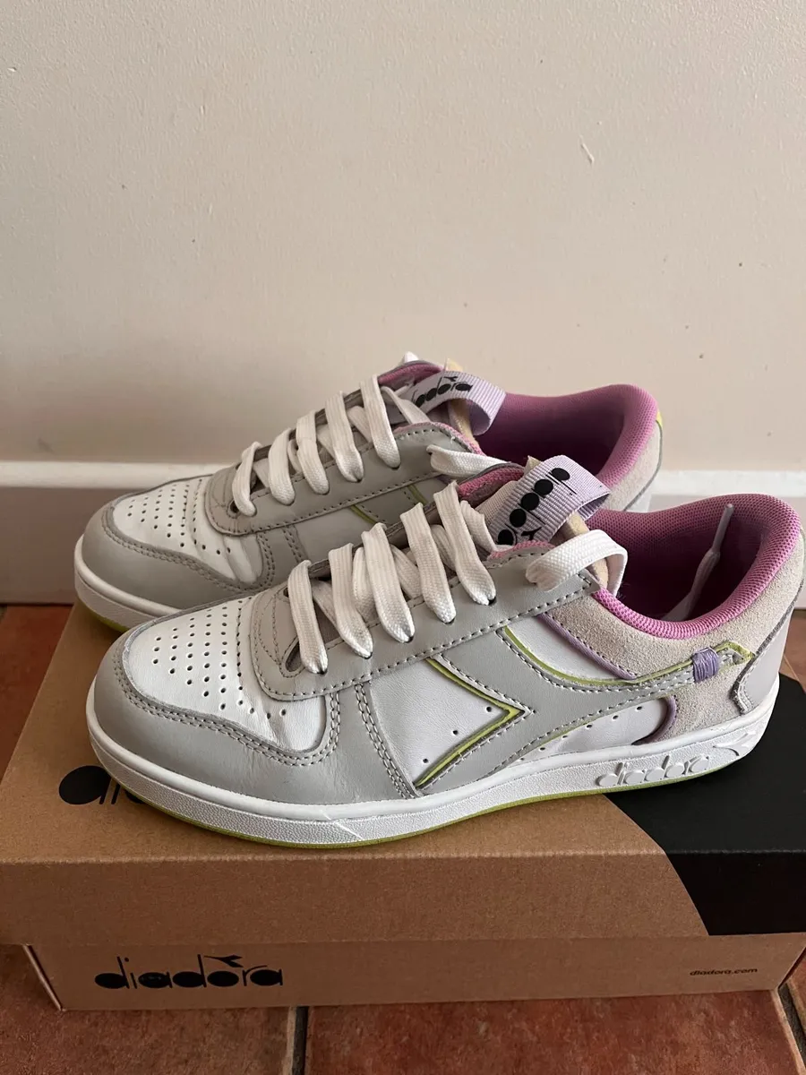 diadora sneakers size 4 - Image 1