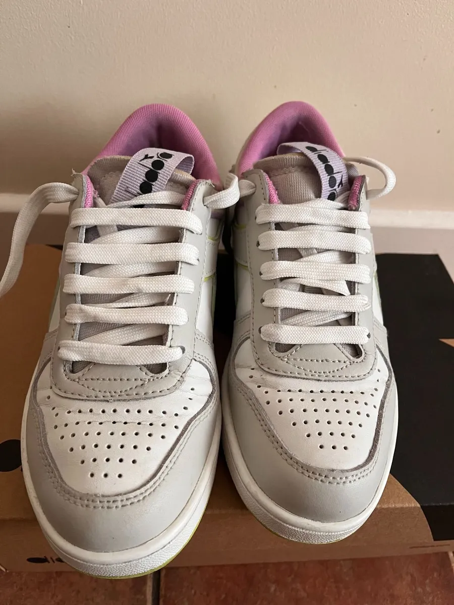 diadora sneakers size 4 - Image 2