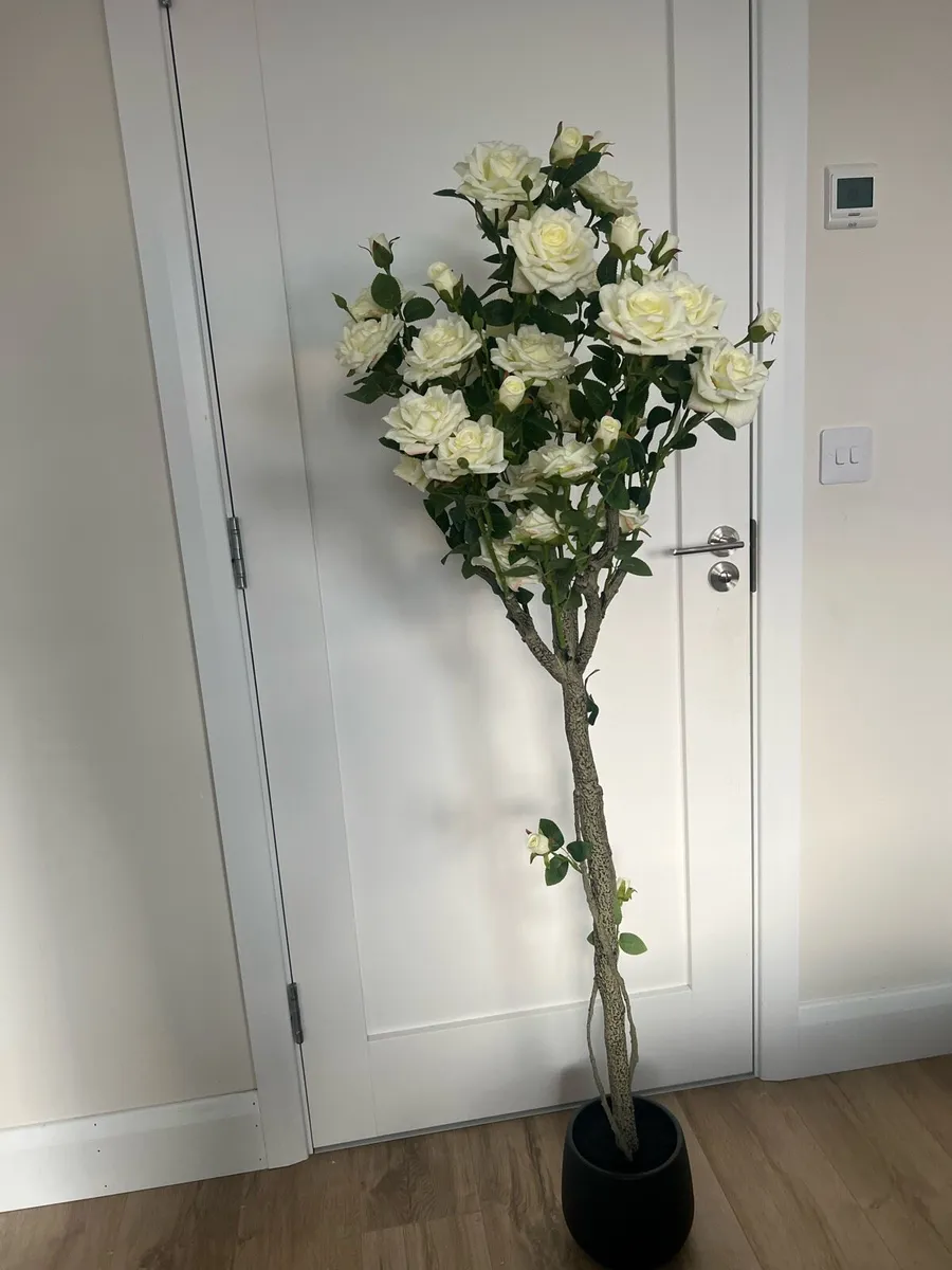 Topiary Tree White Roses Standing for Wedding - Image 3