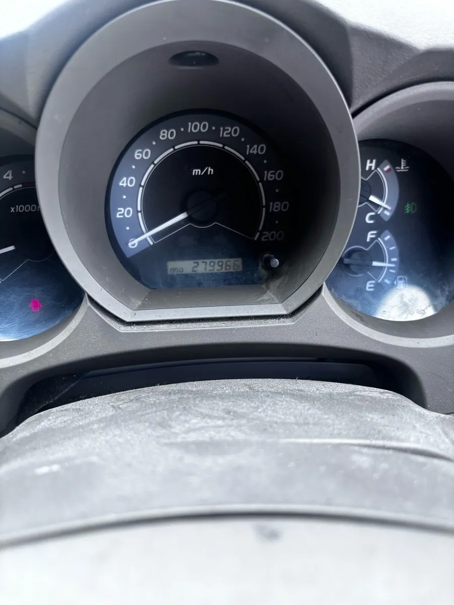 Toyota Hilux - Image 3