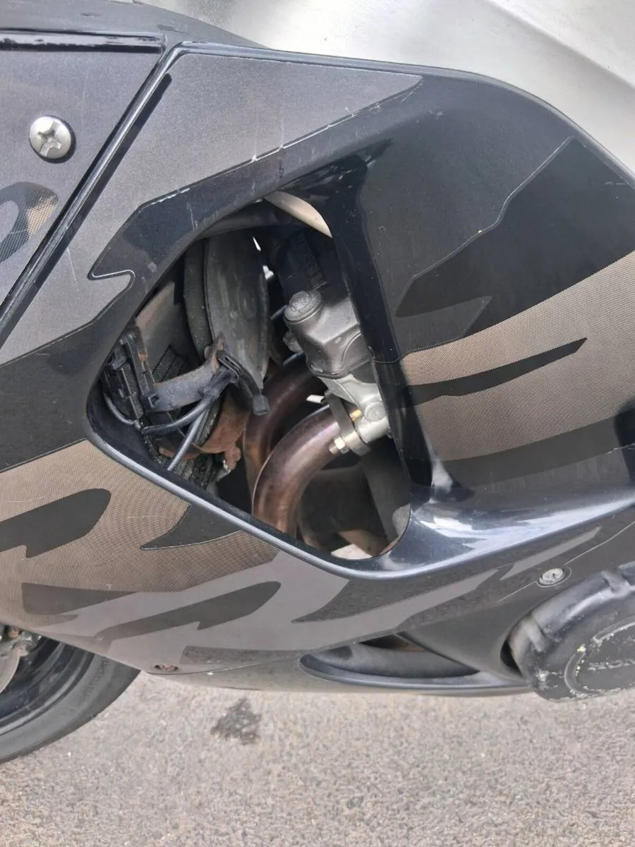 1997cbr900rrv fireblade - Image 4