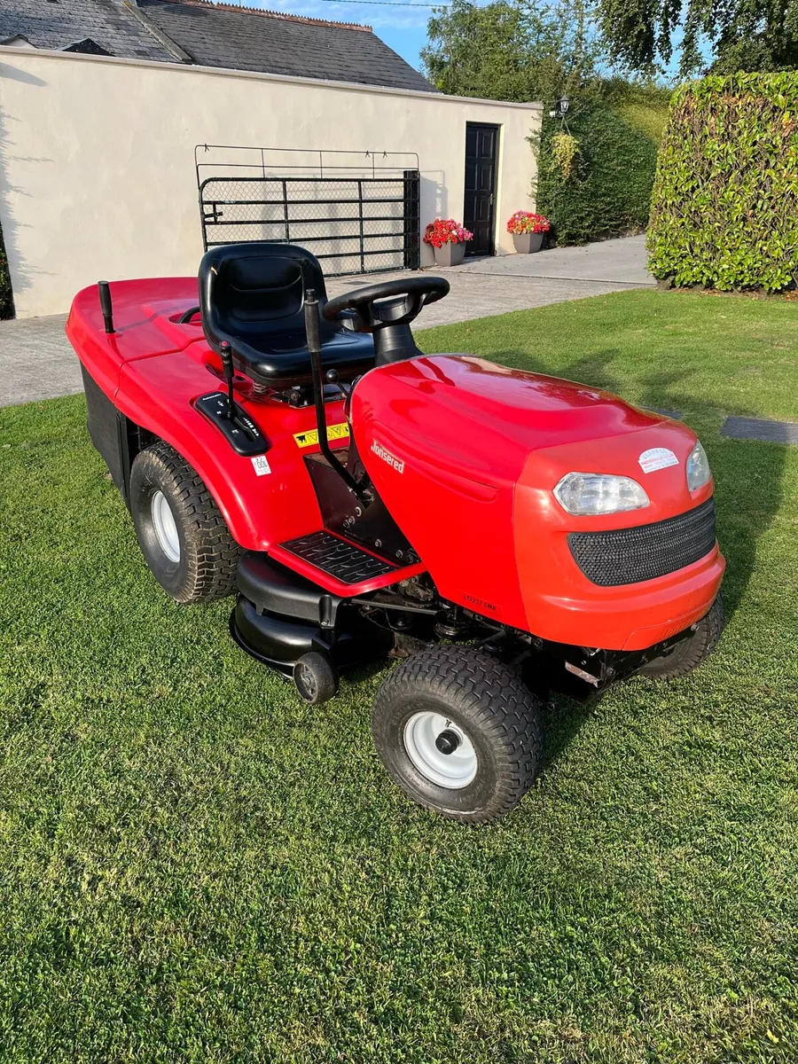 Ride on lawnmower - Image 1