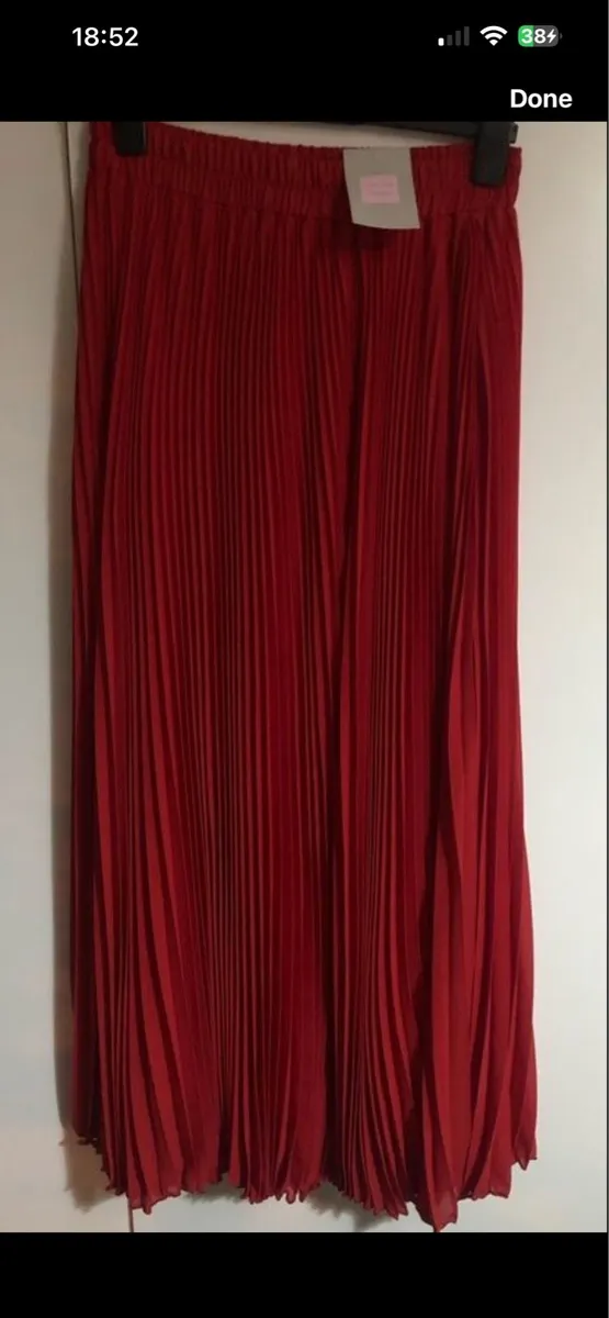 Ladies BNWT one size skirt €20 - Image 1