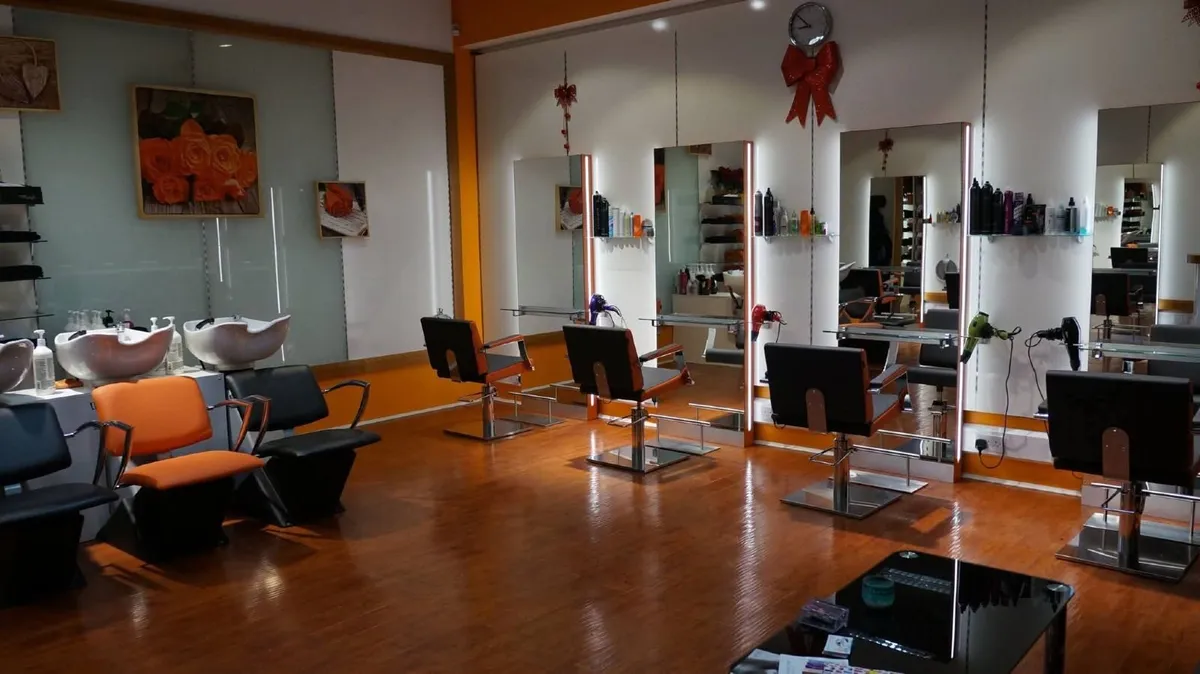 Fully Equipped Hair Salon – Equipment & Furniture - Image 1