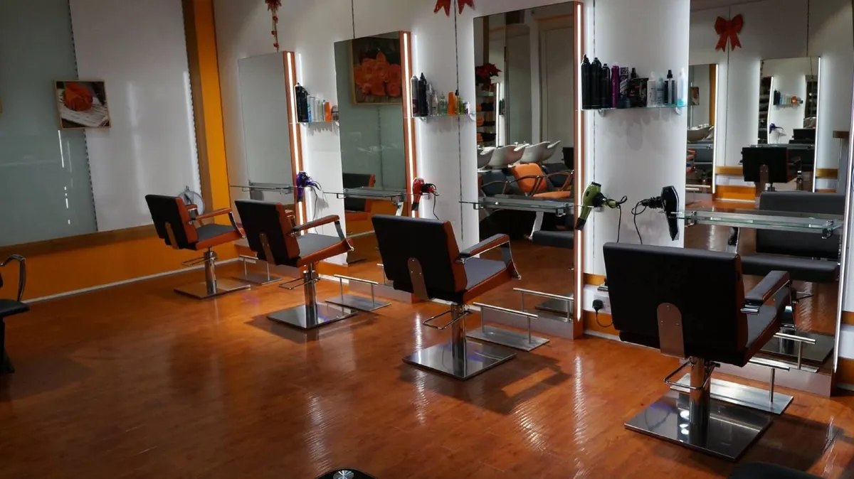 Fully Equipped Hair Salon – Equipment & Furniture - Image 3