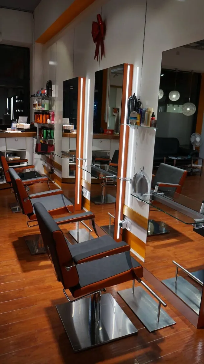 Fully Equipped Hair Salon – Equipment & Furniture - Image 2