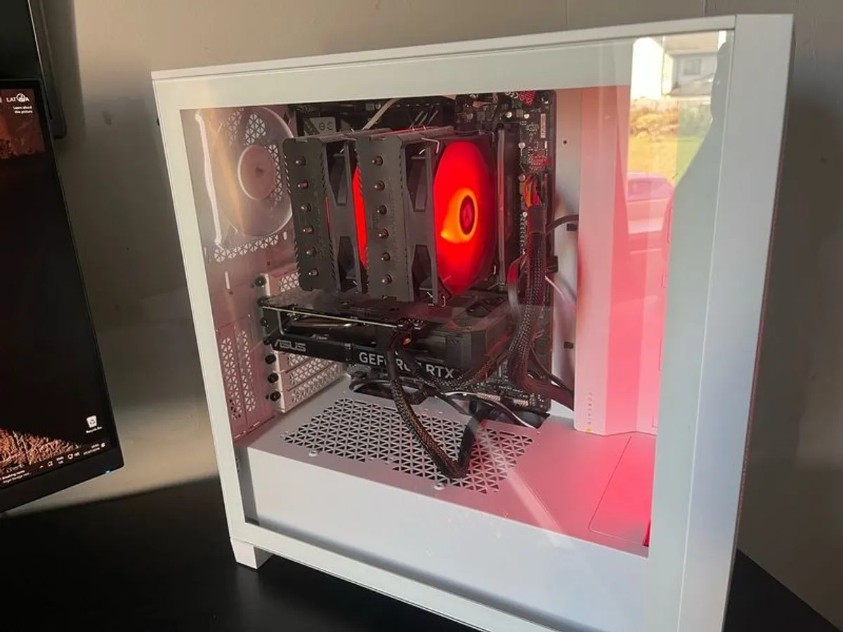 Gaming PC & Monitor - Image 4